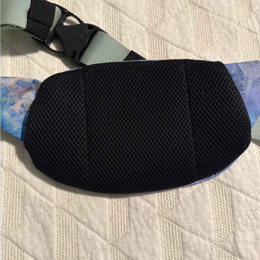 Kavu Sky Blue Belt Bag - Brand New Condition - Picture 5 of 7